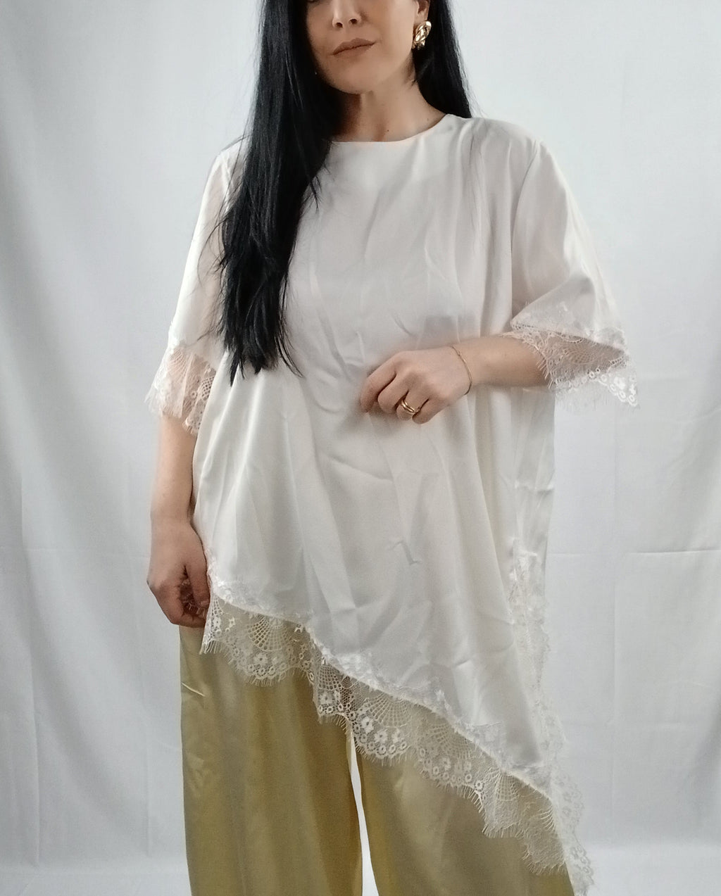Maglia Curvy in Raso con Rifiniture in Pizzo