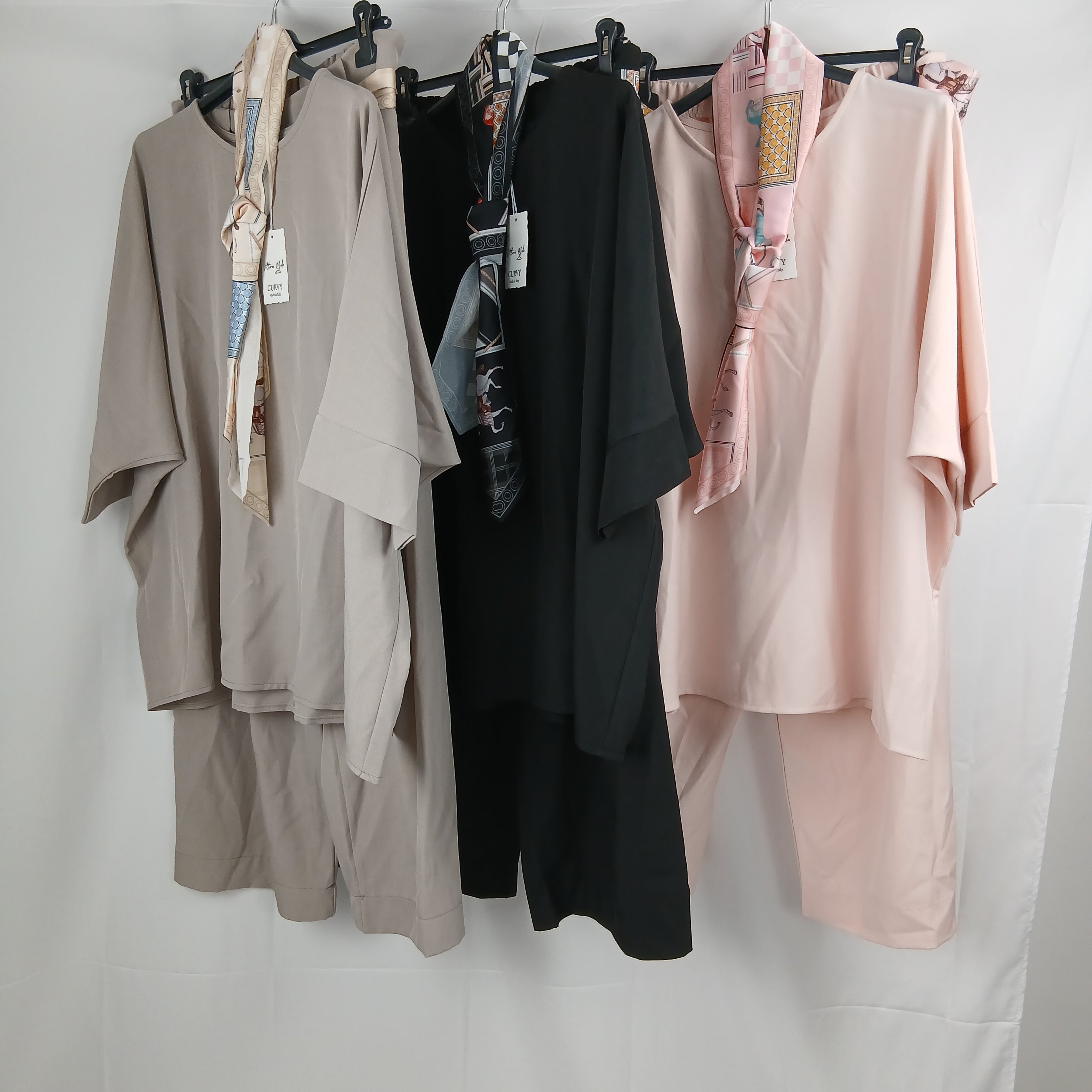 Completo Curvy con Manica al Gomito e Foulard