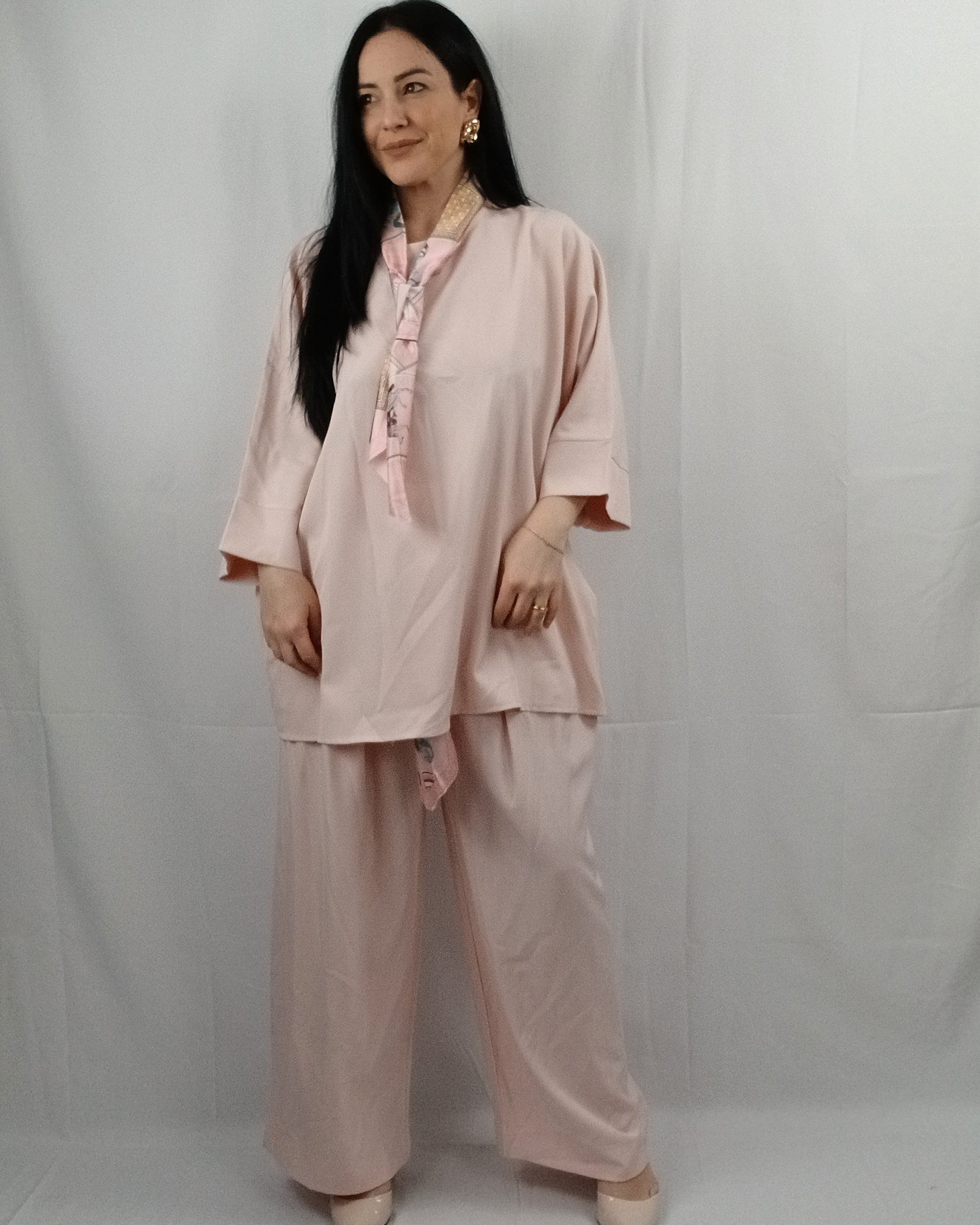 Completo Curvy con Manica al Gomito e Foulard