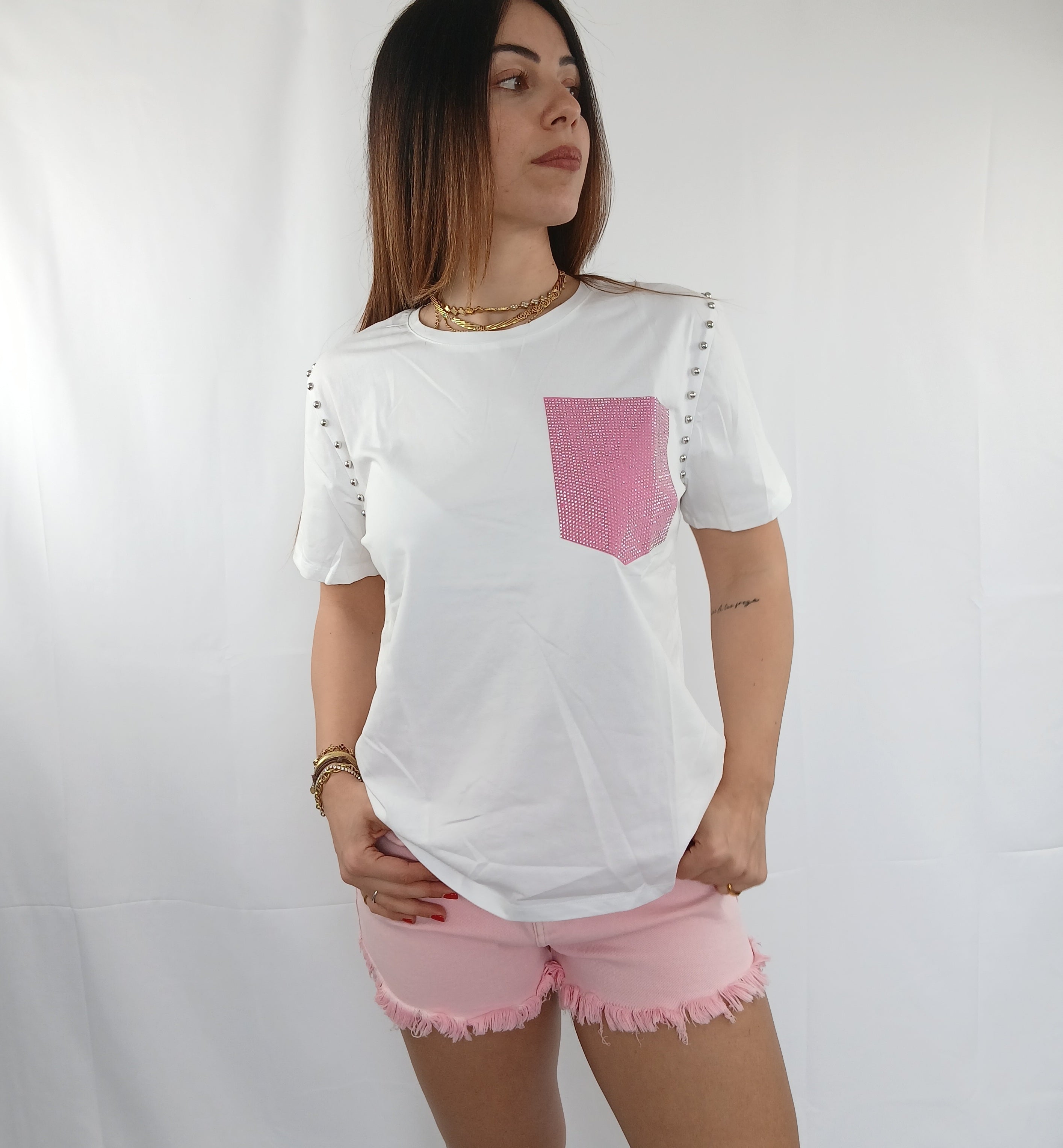 T-Shirt bianca con tasca rosa e brillantini