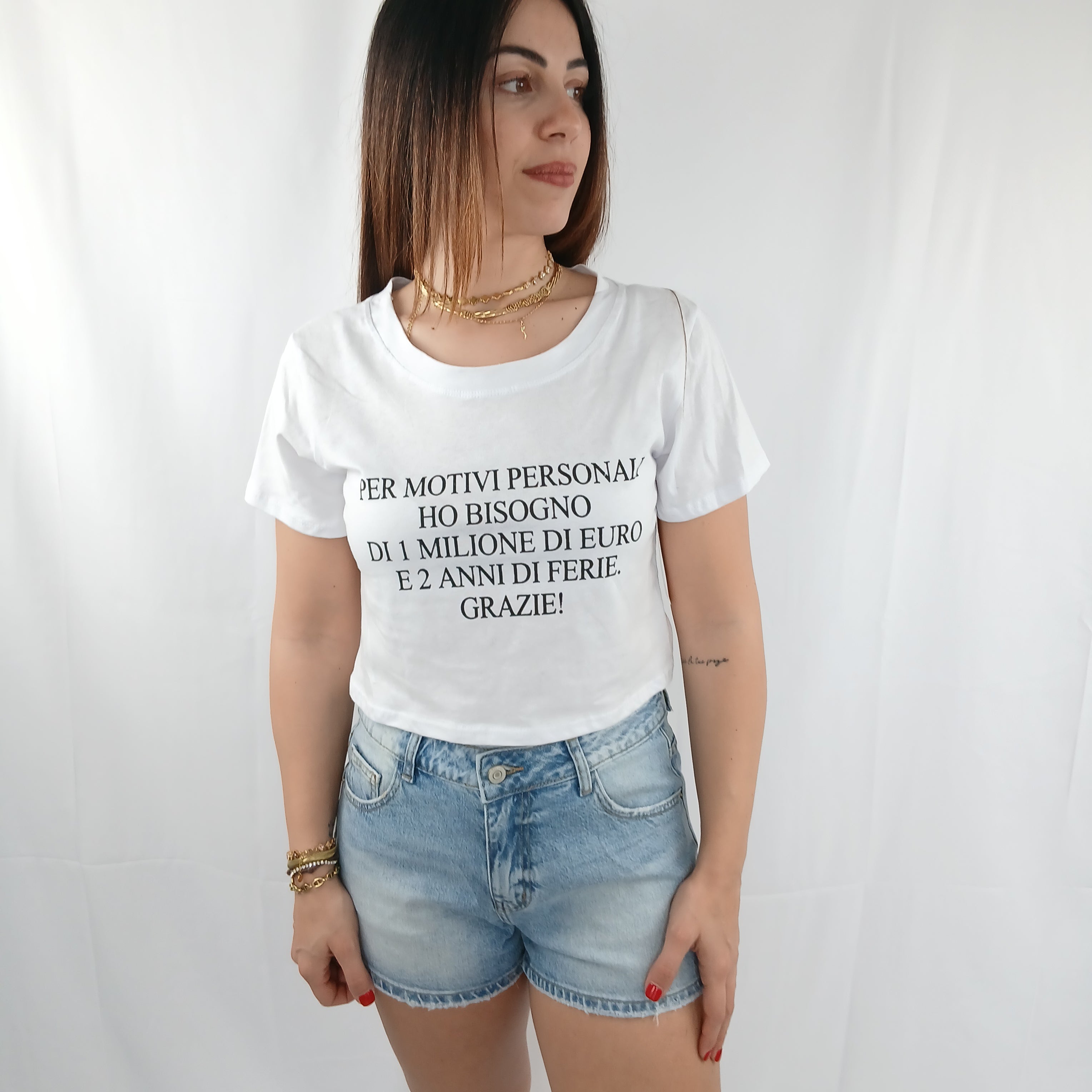 T-Shirt corta con scritta  motivi