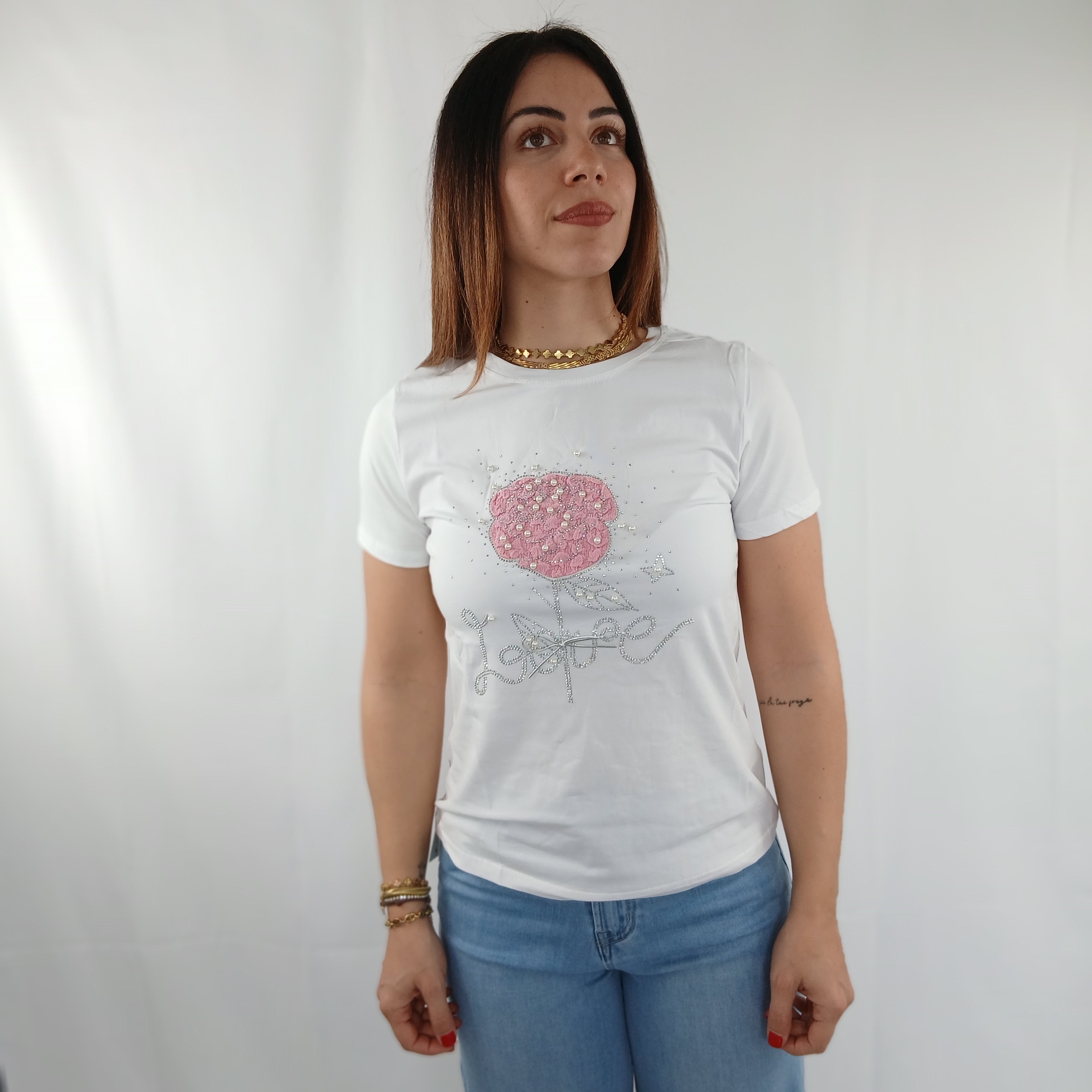 T-shirt fiore con perle