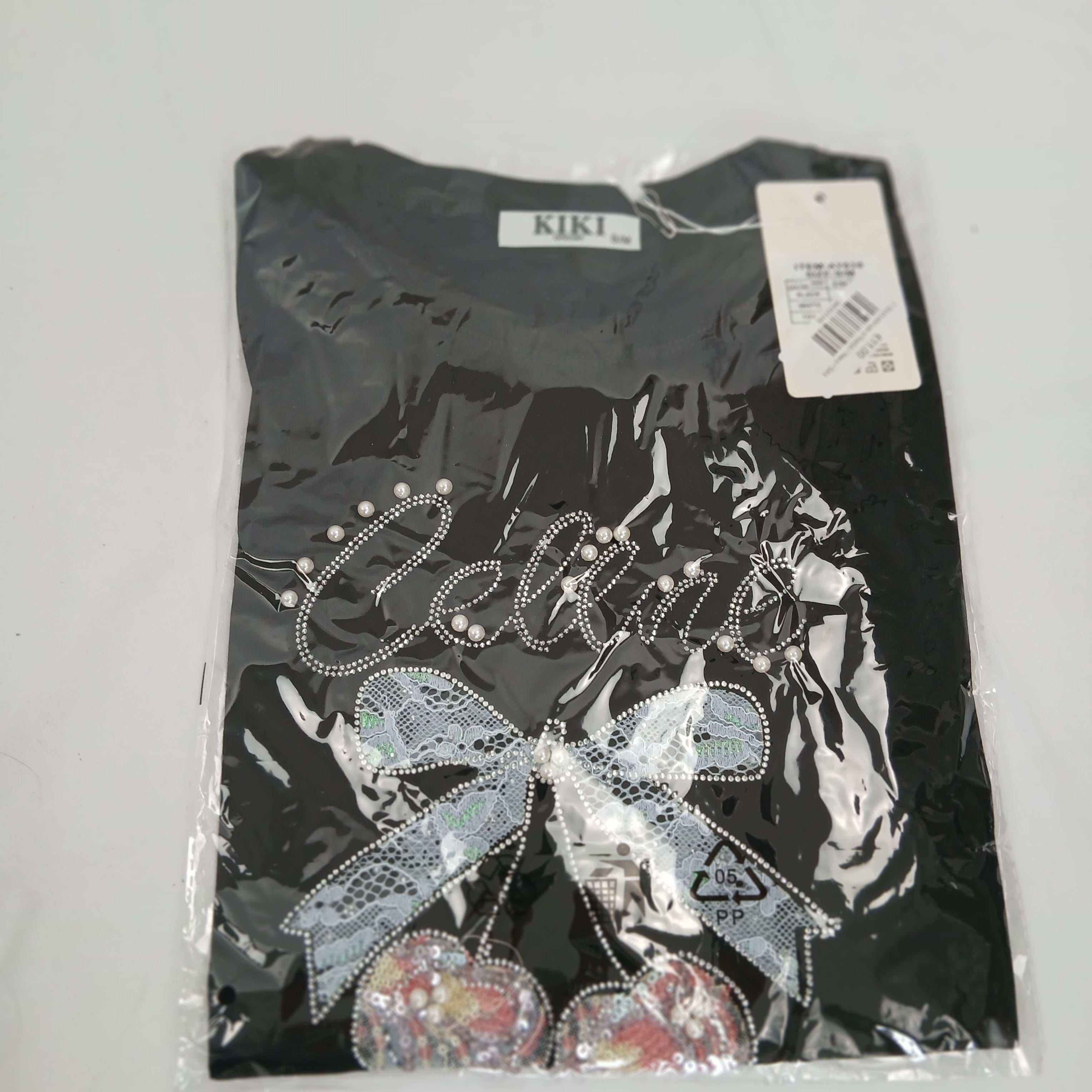 T-Shirt ciliegie e fiocco