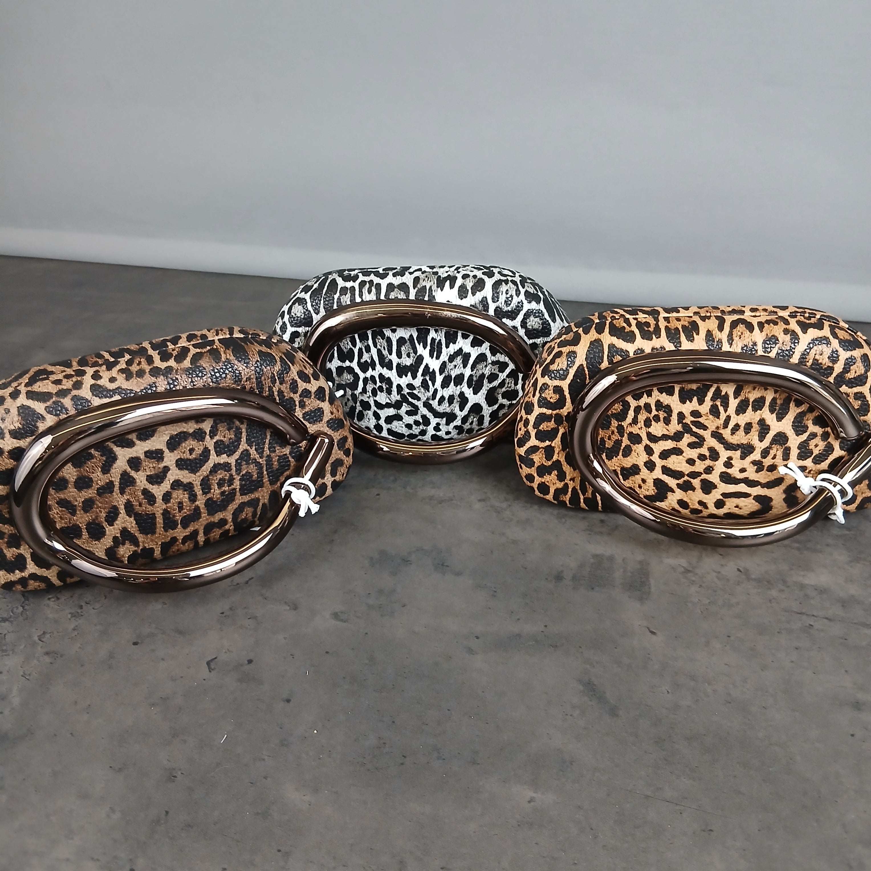 Pochette animalier con manico bracciale