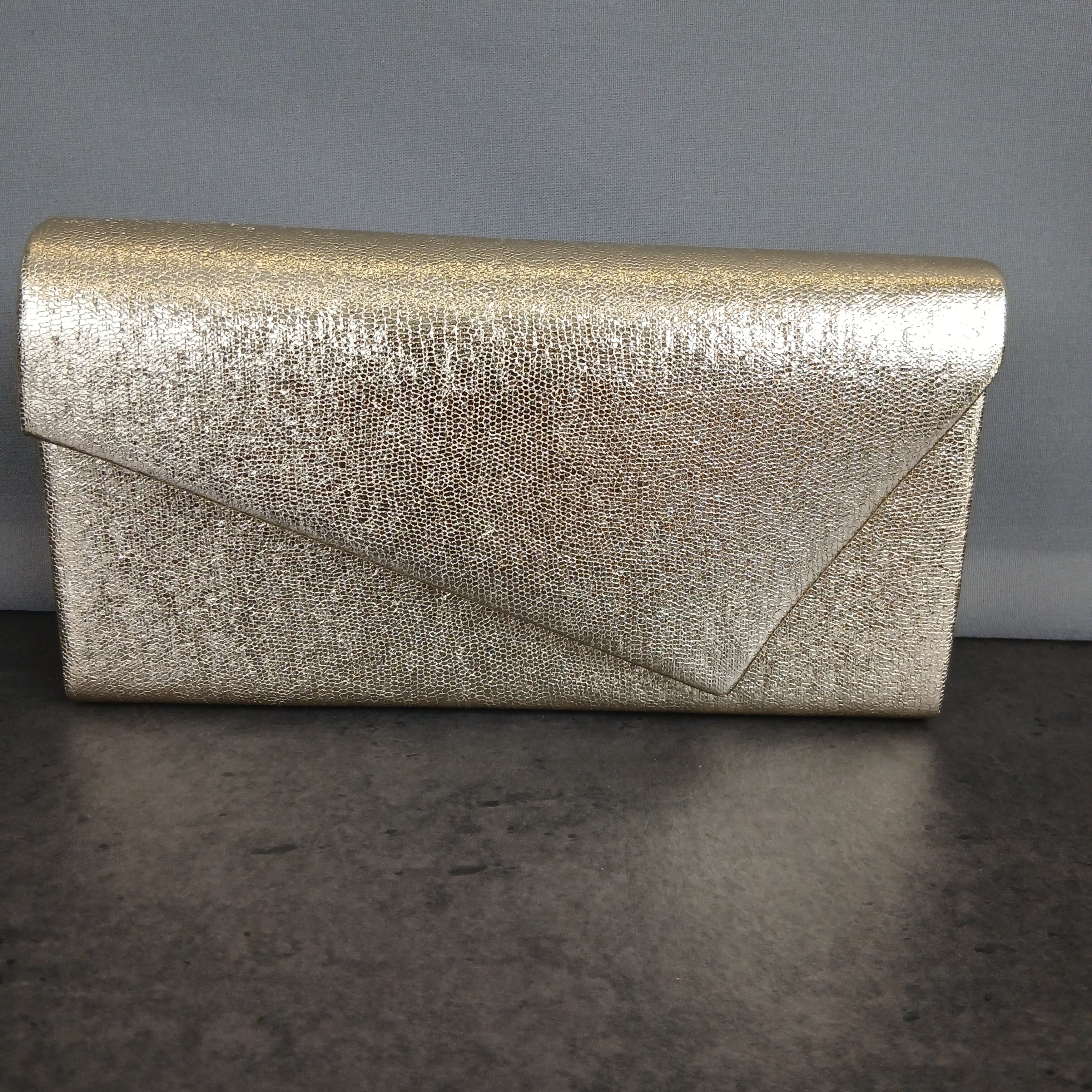 Pochette Elegante con Taglio Angolare