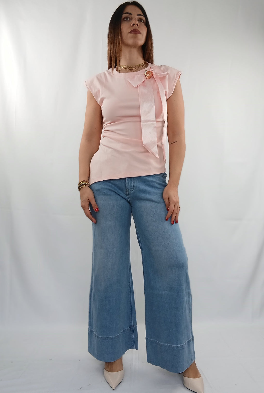 Pantalone jeans palazzo con tasche rosa e brillantini