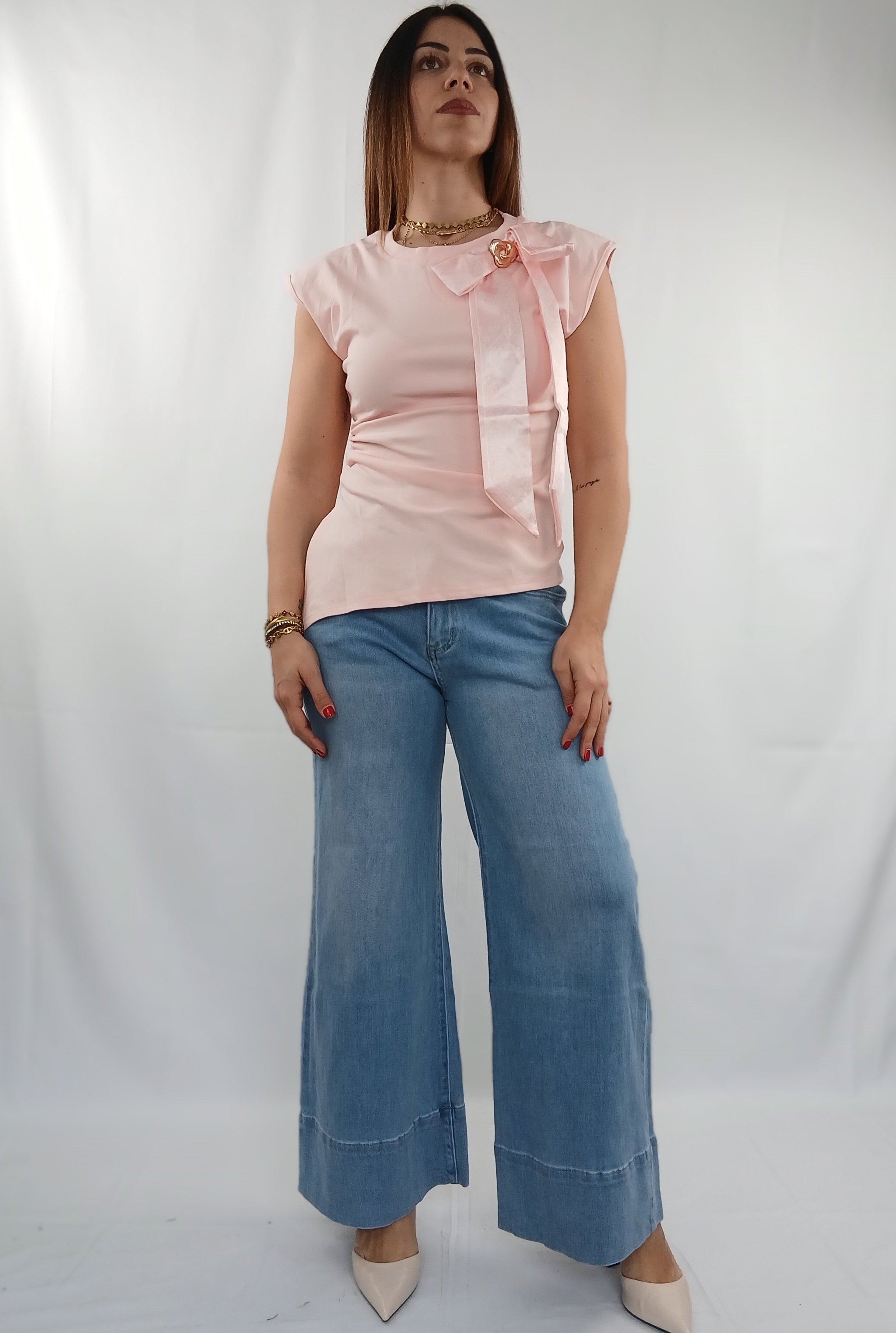 Pantalone jeans palazzo con tasche rosa e brillantini