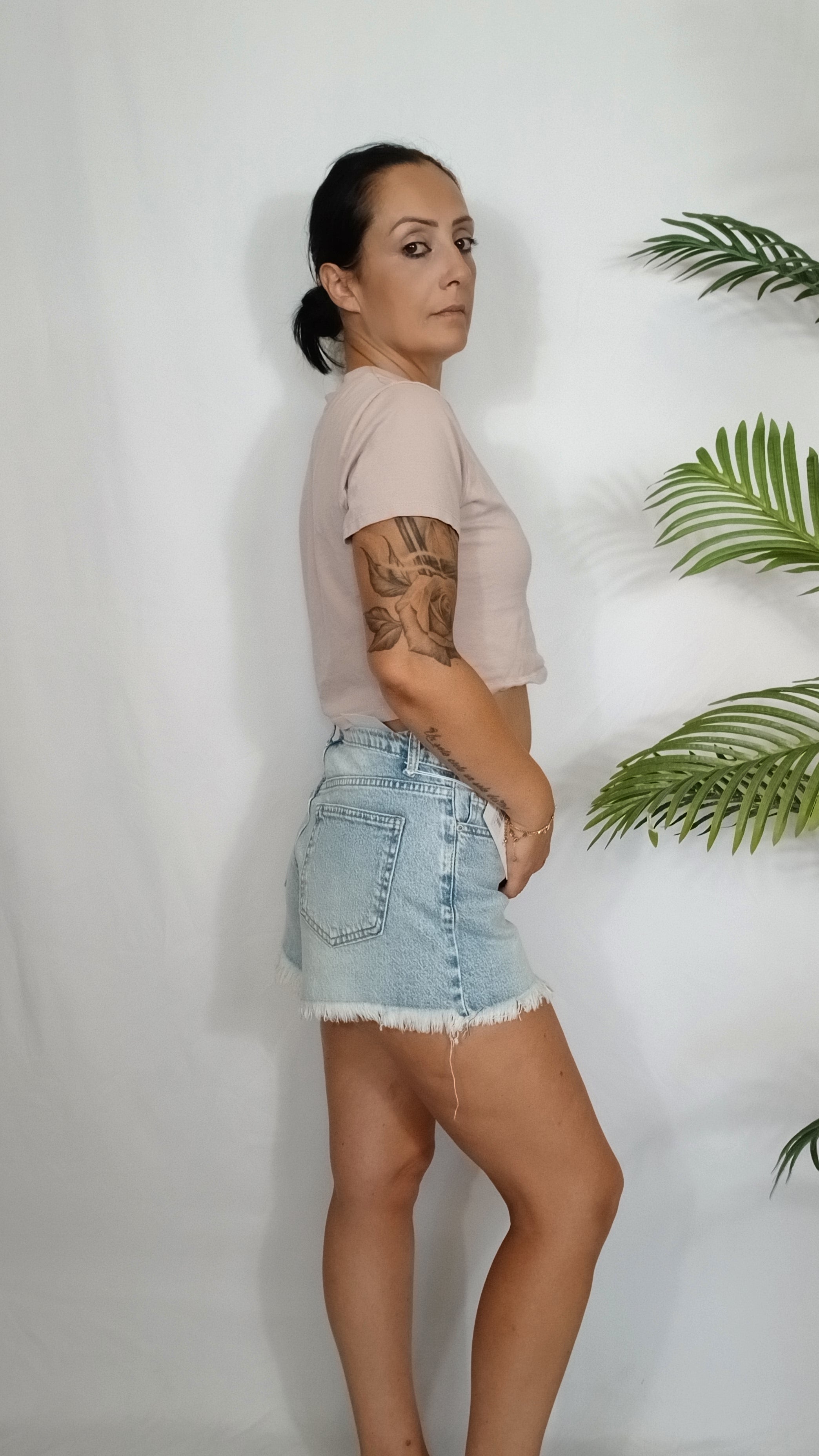 Jeans corto bottone laterale