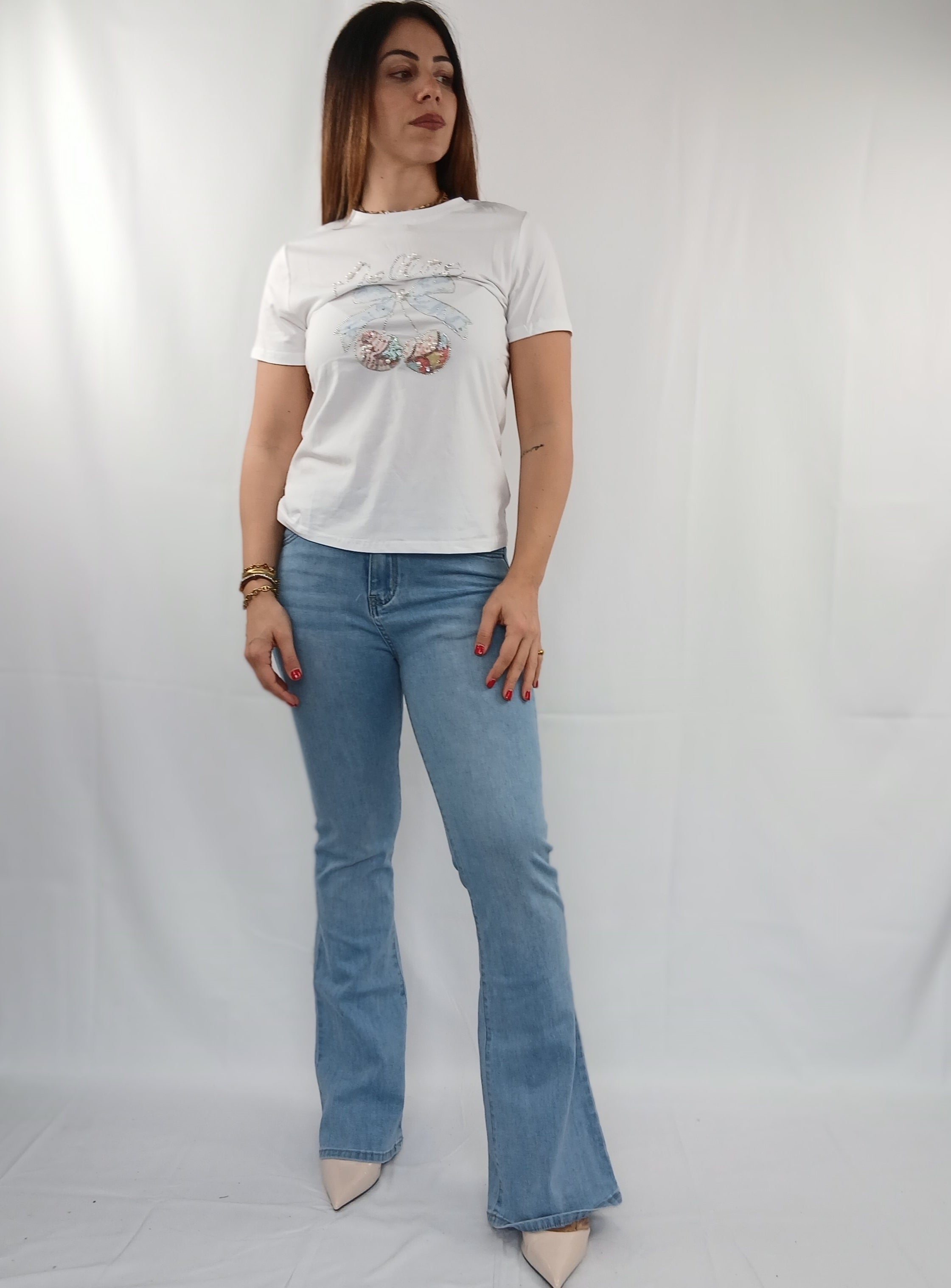 Pantalone jeans zampa con tasche brillantini e bianco